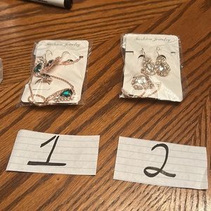 NWT WOMEN FASHION JEWELRY FAUX DIAMOND AND EMERALD GOLDTONE HARDWARE DETAIL.